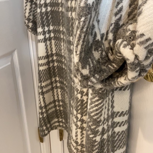 Gray and white coat. New. Never worn. - Picture 5 of 5